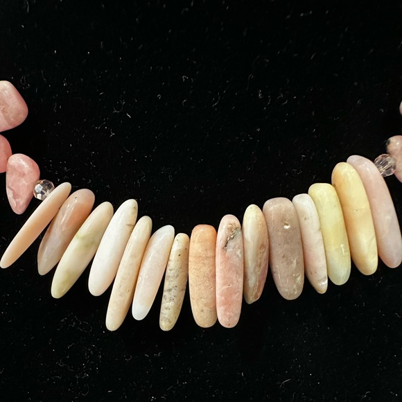 PINK OPAL PERUVIAN NUGGET’S TUMBLED AND CRYSTALS Delicate Pink Necklace 8 1/2” - Picture 8 of 10